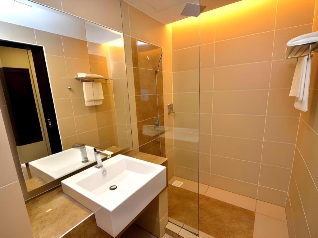 Eminent Hotel Kota Kinabalu Eksteriør bilde